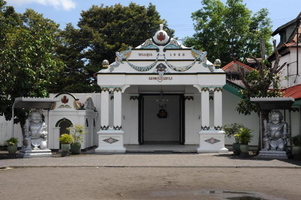 Happy Family Hotel Yogyakarta Eksteriør billede